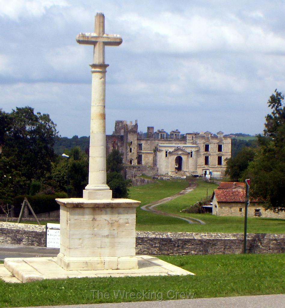 100_1849.jpg - Bidach village cross
